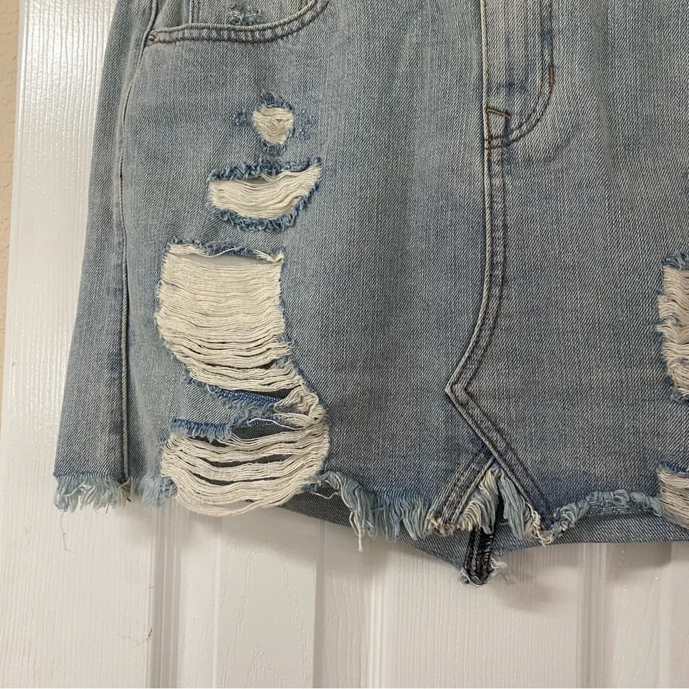 Express Straight Mini Mid Rise Distressed Light Wash Jean Denim Skirt Size 8 - Picture 5 of 14